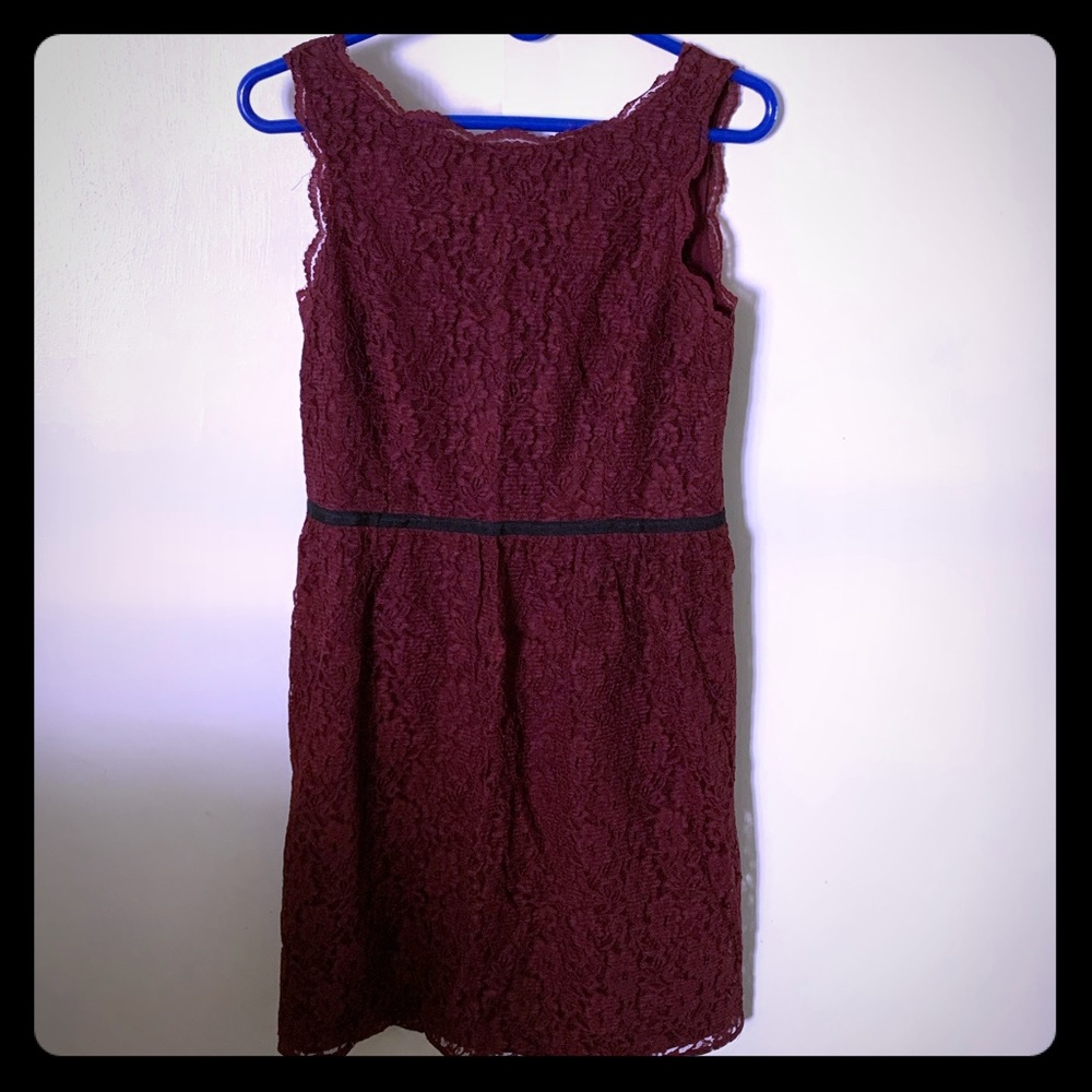 Women’s sleeveless lace dress